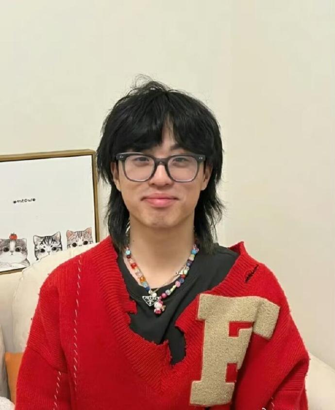 说唱歌手“孩子王Jake”在美国遭遇车祸，抢救无效身亡，多名好友发文悼念