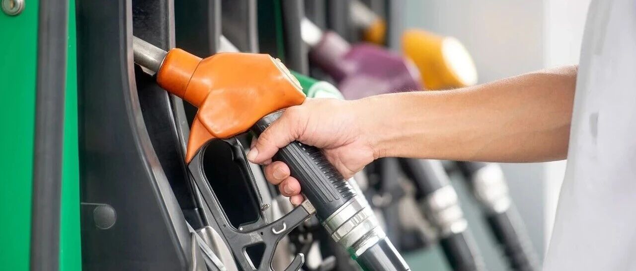 国家出手调控油价，减缓国际油价异常上涨带来的冲击，油站：政府工作人员提醒规范销售