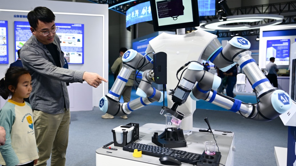 人民日报评论员：结合实际，领会做好新形势下经济工作的规律性认识