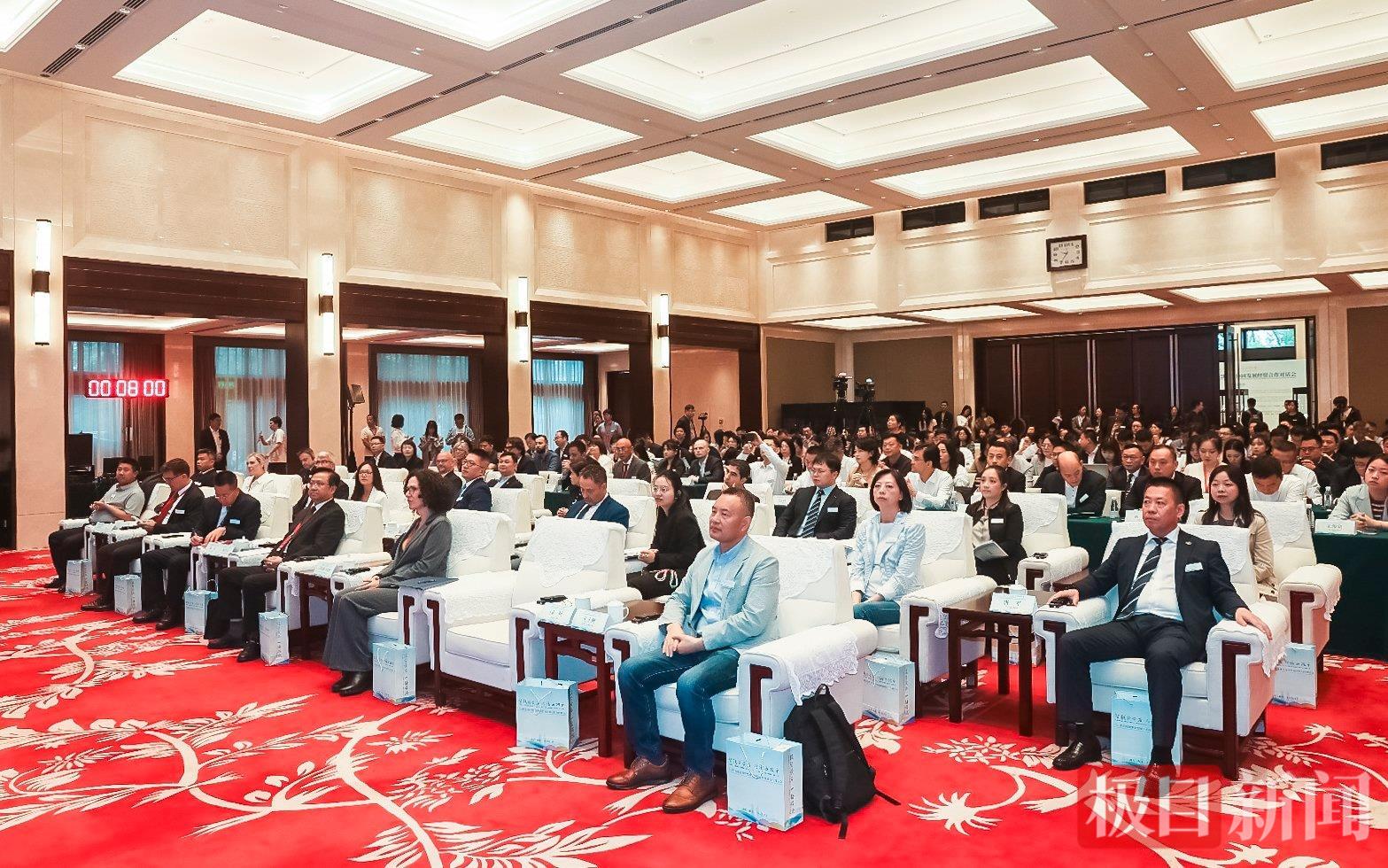 4Z9A3618.JPG~tplv-9lv23dm2t1-resize-animforce-v1_1600_3000_gif (1).jpg