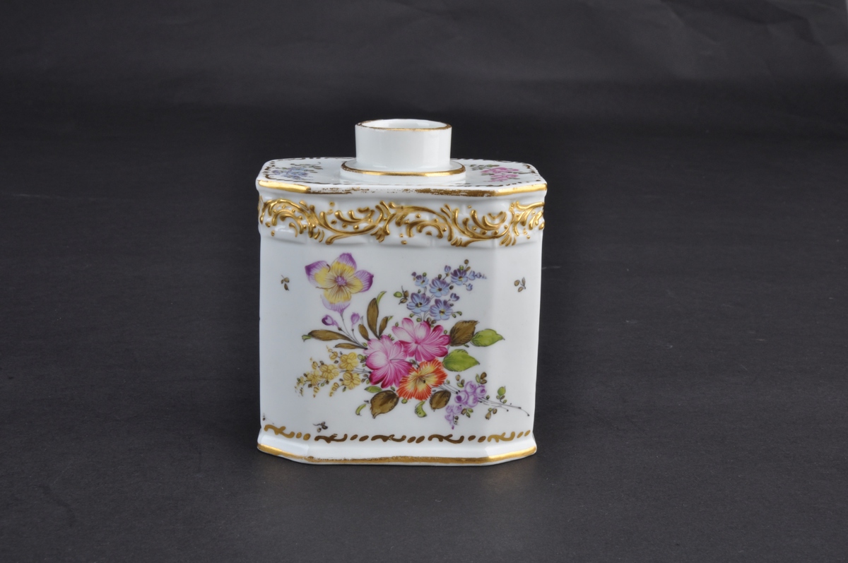 19世纪 迈森手绘瓷珐琅彩花卉纹 浮雕茶叶罐.JPG