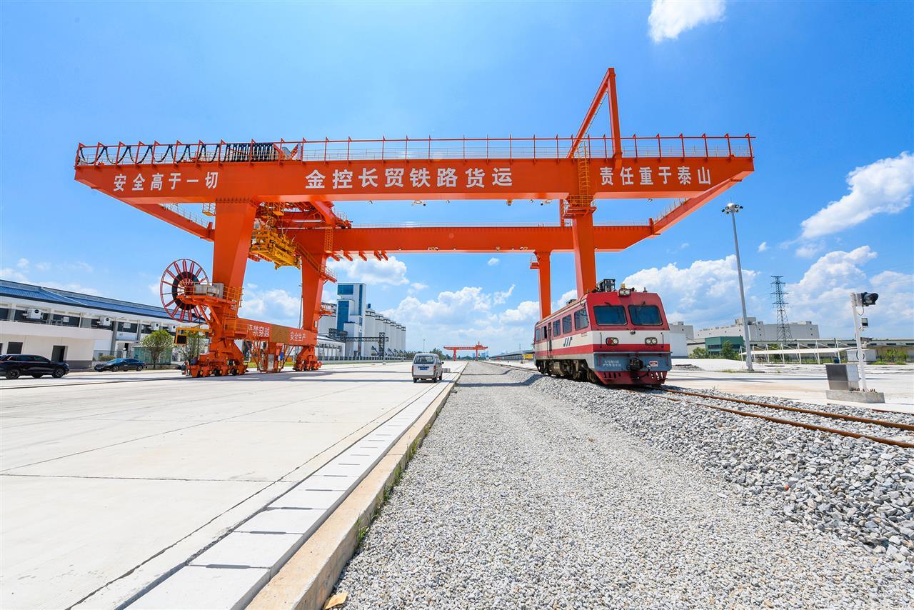 长贸铁路物流园现场。叶东辉 摄.jpg