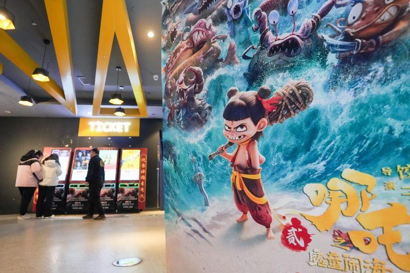 从手写票到变色敖丙《哪吒2》票房奇迹背后的影院隐忧