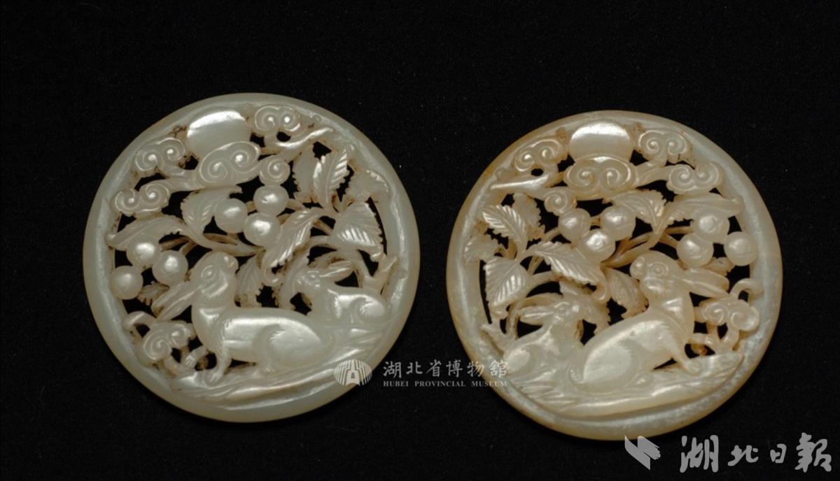  明代青白玉镂空东升图环饰（湖北省博物馆供图）