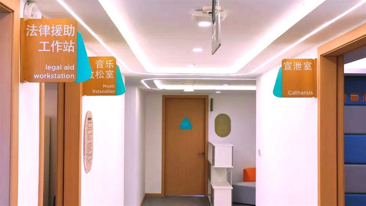 星空大楼4楼设置未成年人心理辅导站、法律援助工作站、少先队队室