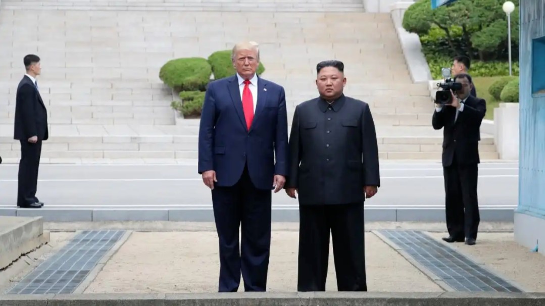 特朗普称鉴于他与金正恩的“良好关系”，他对美国此前同意参加与韩国的联合军事演习感到不满，已“指示美防长大幅缩减”