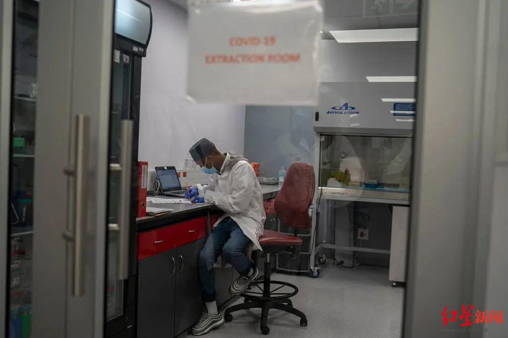 ▲ KRISP 实验室所在的南非艾滋病项目研究中心新冠病毒提取室