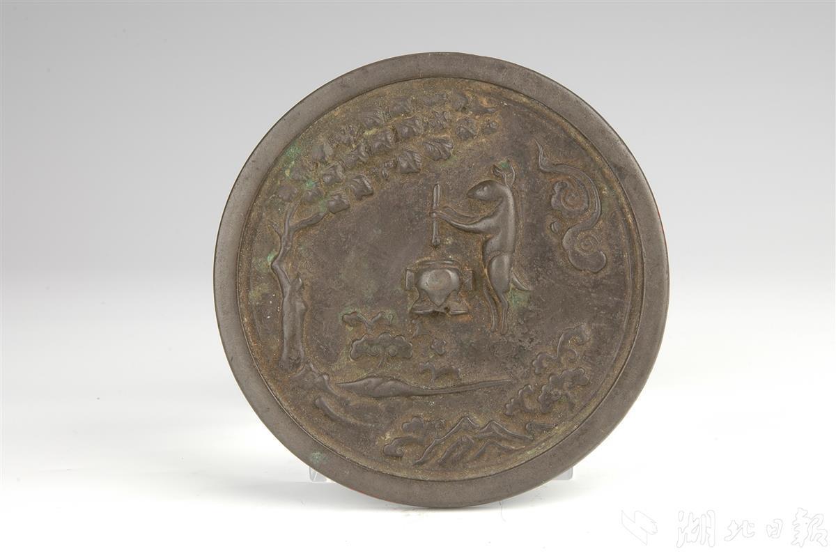  明代月宫镜（武汉博物馆供图）