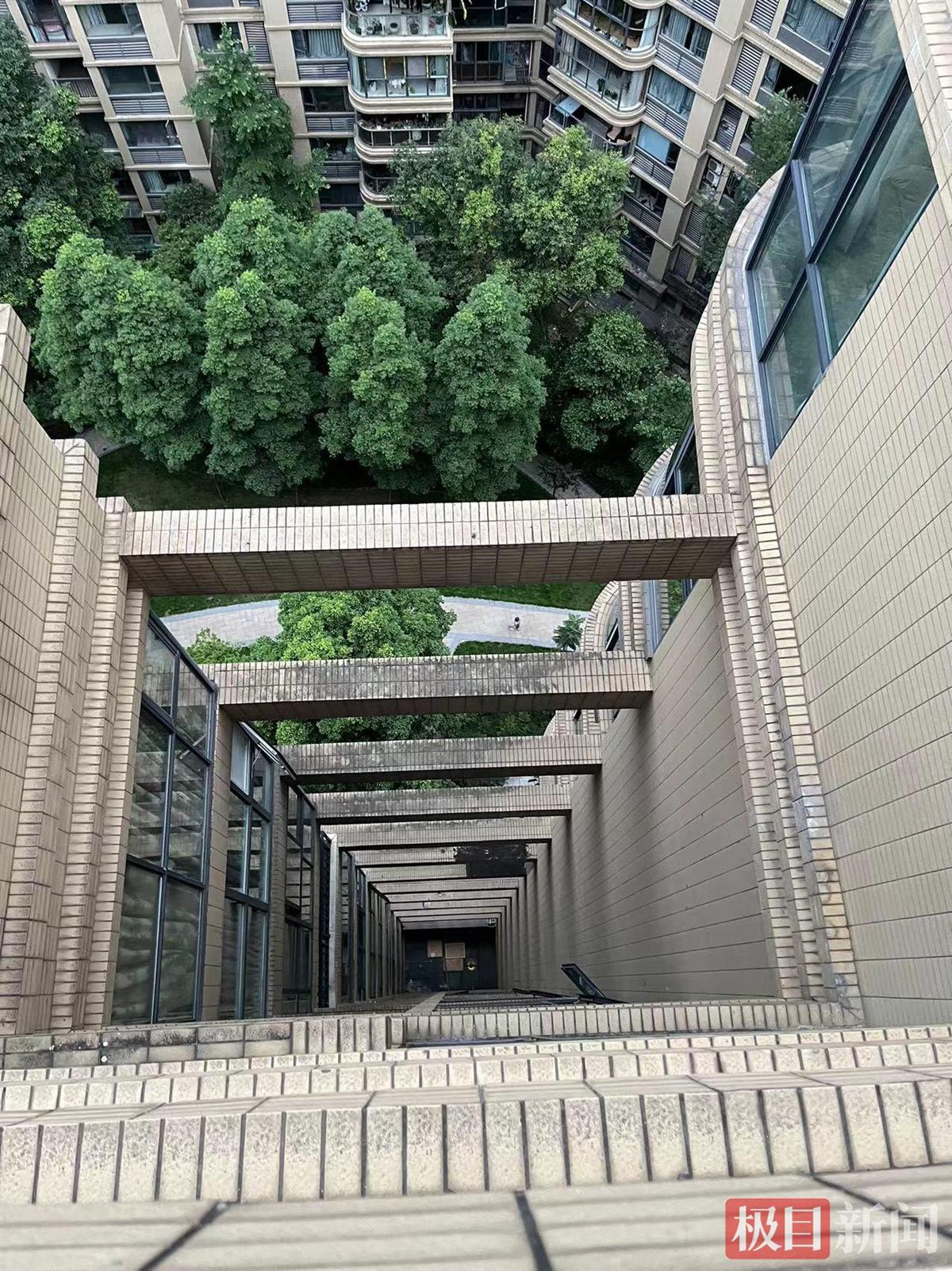 事发地点（记者实拍）.jpg