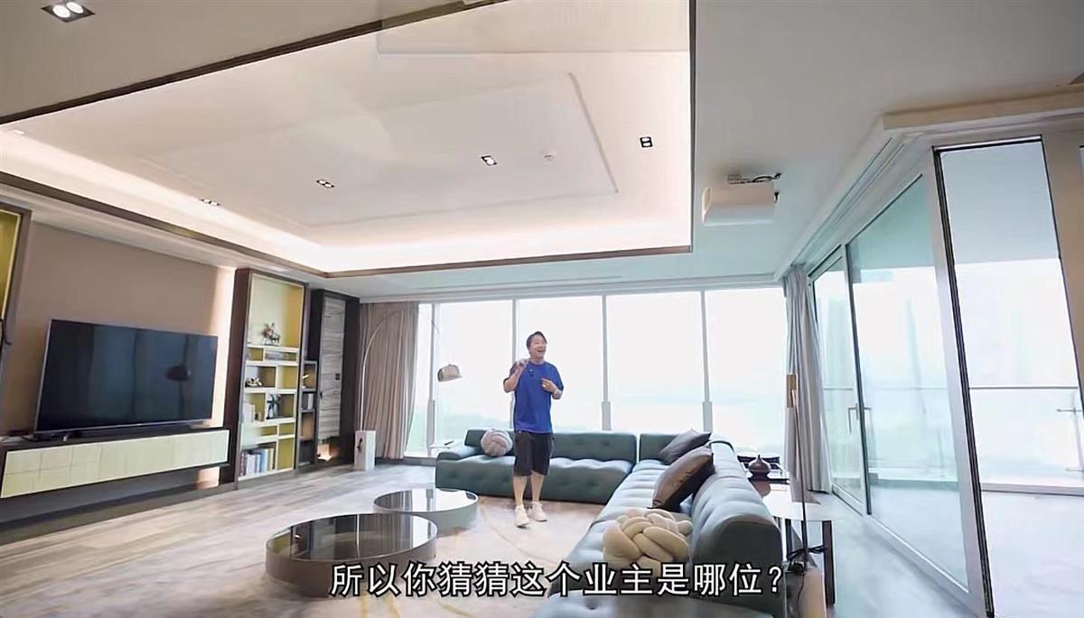 前国足队长被曝抛售天价豪宅,1.45亿+5000万验资,看房中介排起长龙