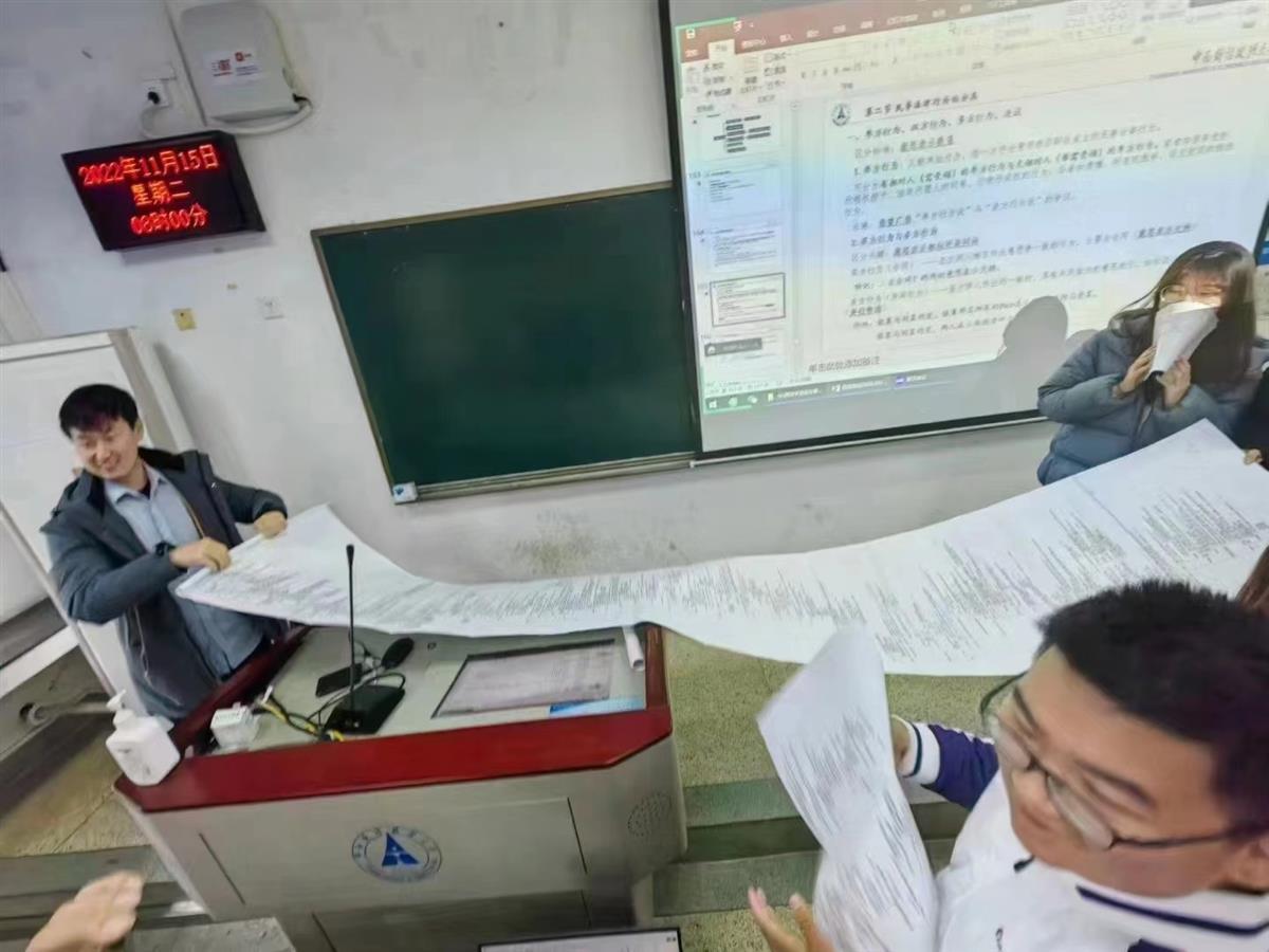 老师让作业写在一张纸上！中南大学生交上3.14米“千里江山民法图”