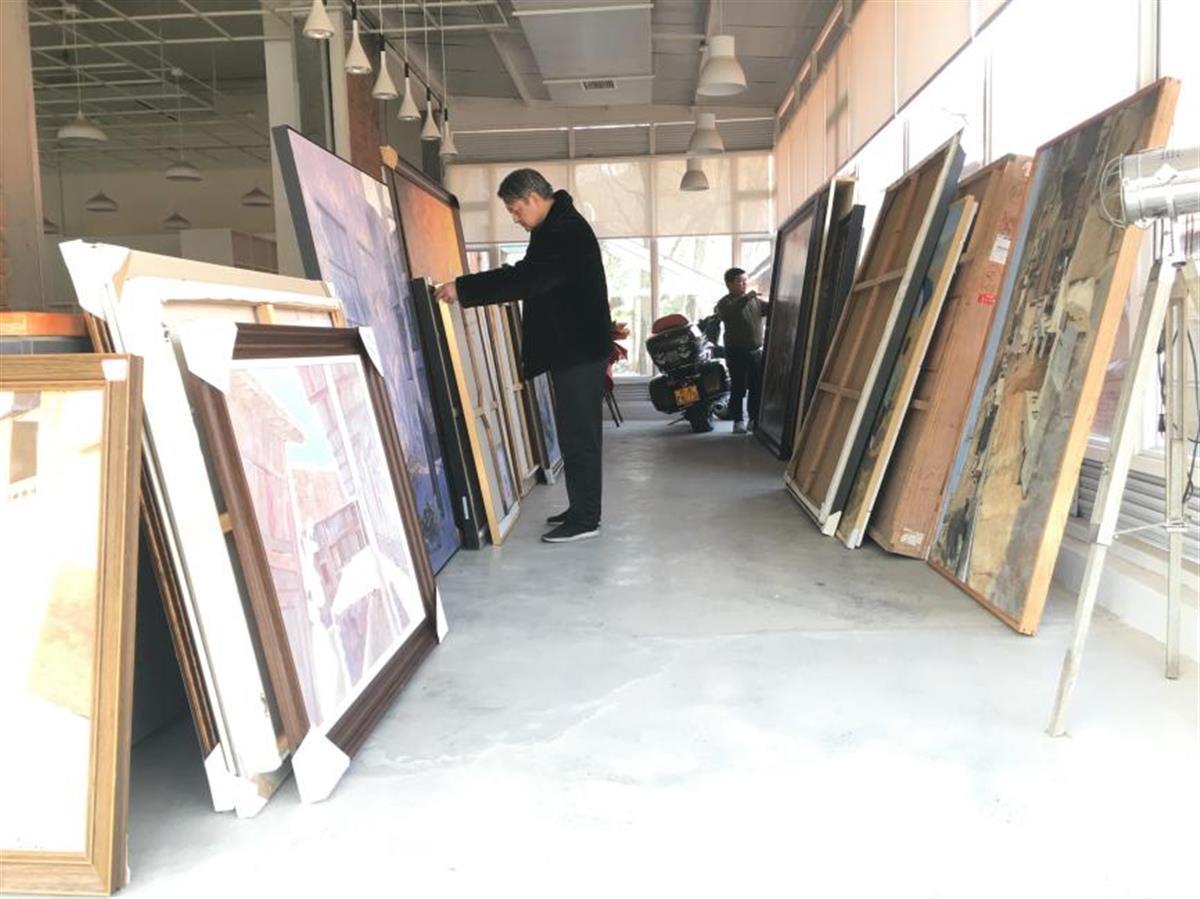 襄阳市展览馆首届湖北当代油画作品展将亮相,走进背后的创立故事 | 极目新闻