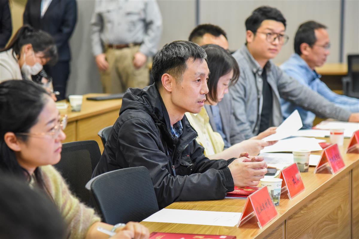 4月13日，荆州12345热线为成员单位的专家在分享感受。 （极目新闻记者 黄志刚 摄）.jpg