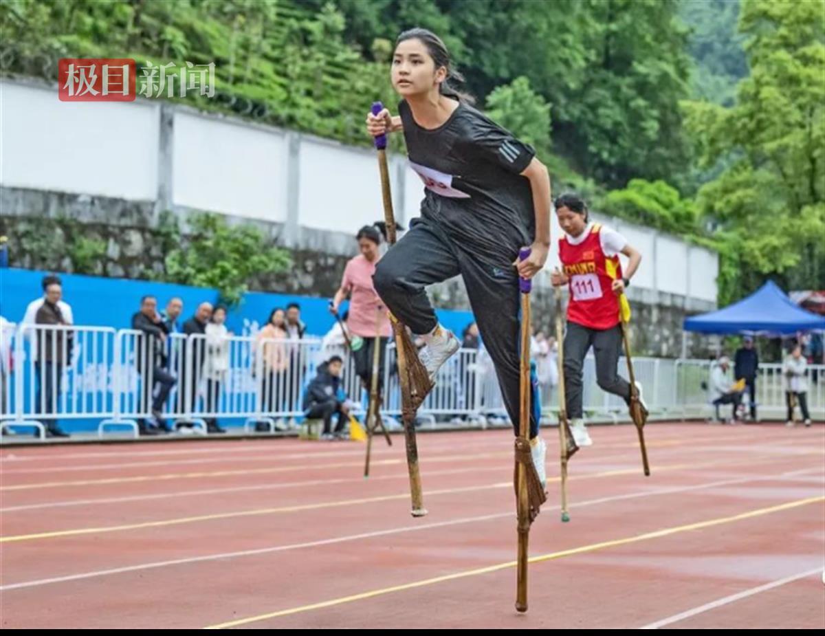 押加、蹴球、陀螺……这场少数民族传统体育盛宴别有看头 极目新闻