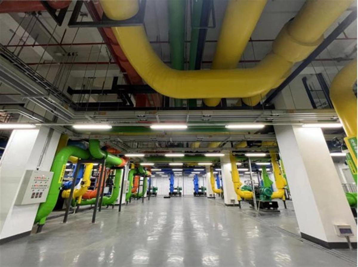 4冷水主机室.jpg 4冷水主机室.jpg