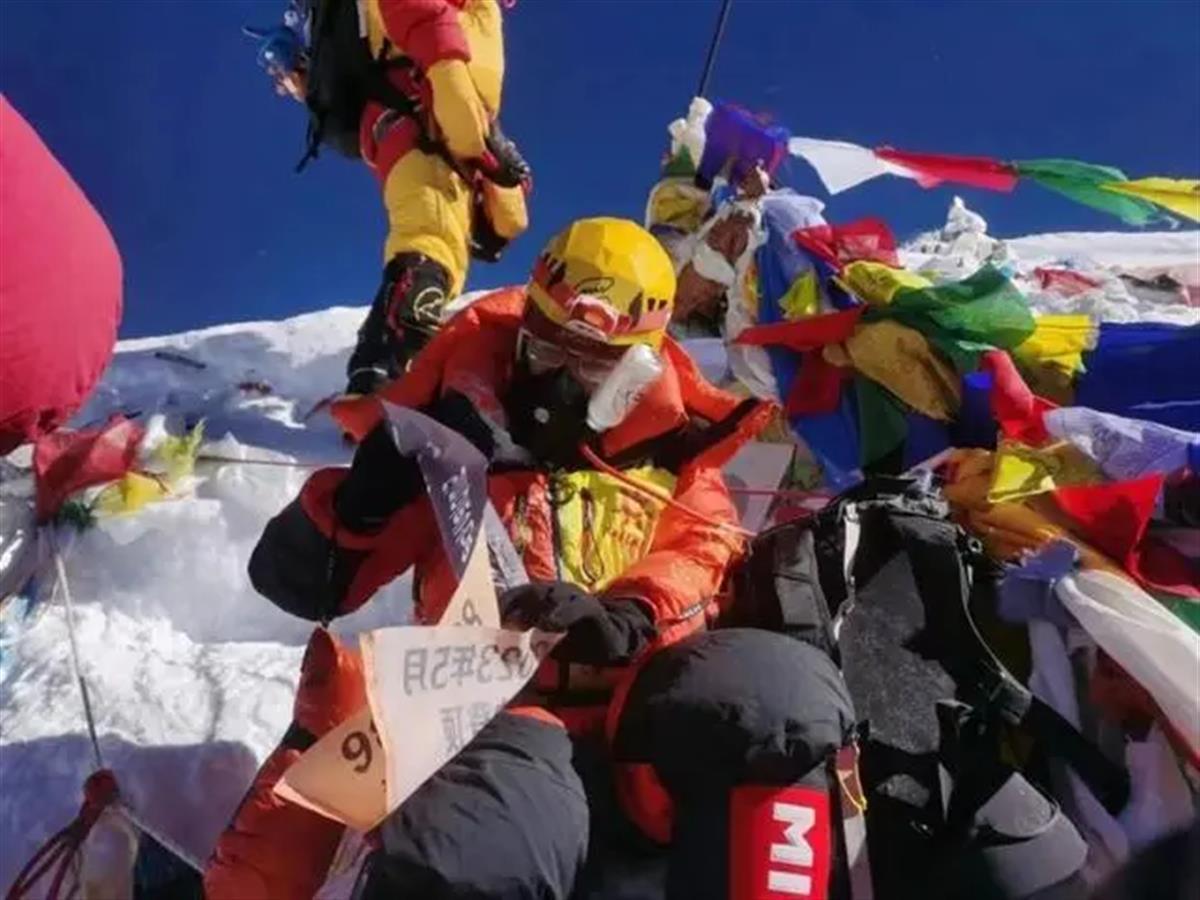 A数学教师花40多天登珠峰1.png