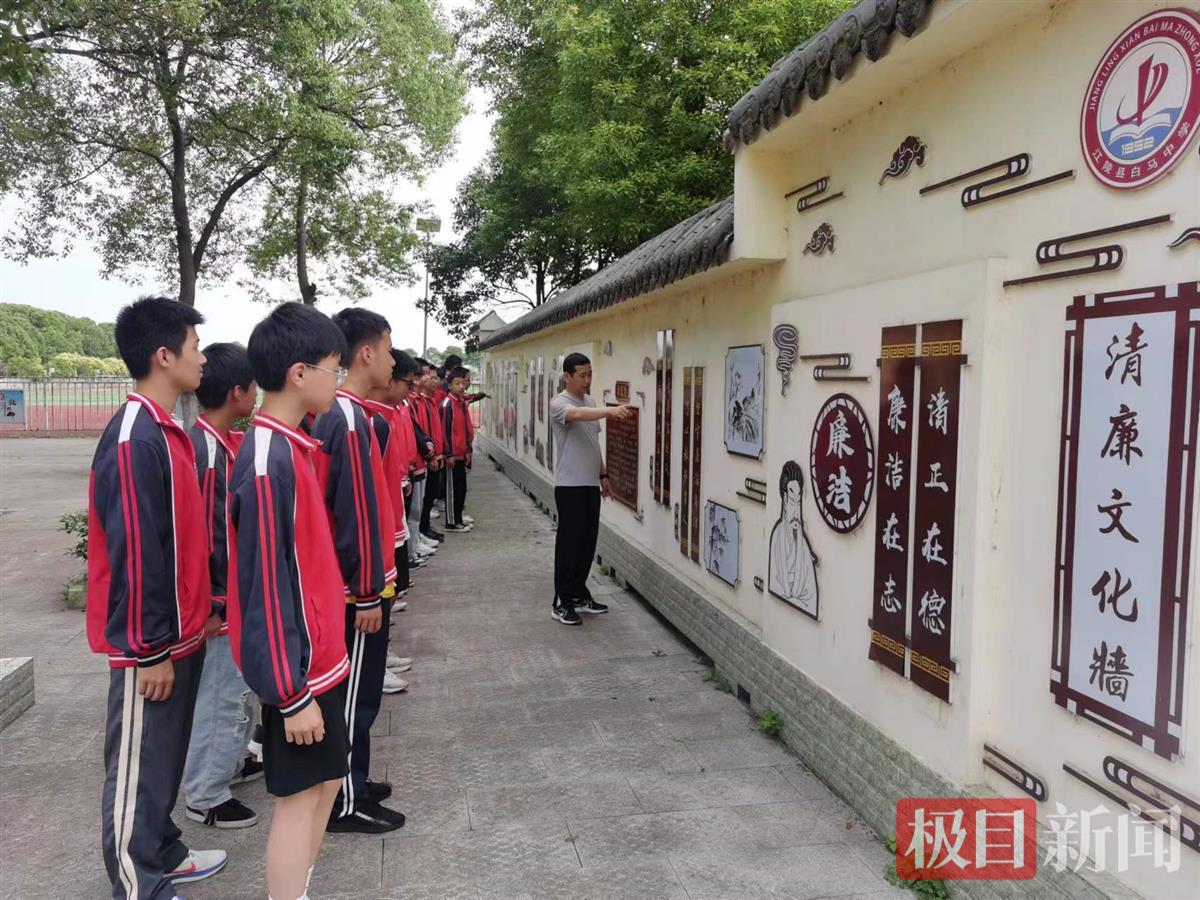 江陵县白马寺镇初级中学学生参与清廉校园建设主题活动（通讯员供图）.jpg