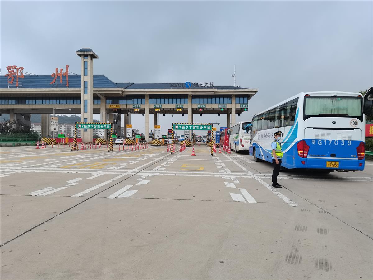 武黄运营公司鄂州管理所为考生开辟快速通道 为高考学子保驾护航.jpg