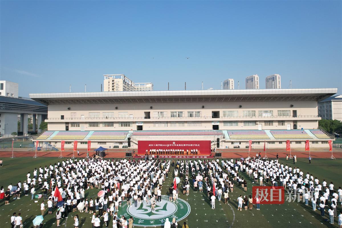 图为毕业典礼现场 摄影:谢佳欣.JPG 图为毕业典礼现场 摄影:谢佳欣.JPG