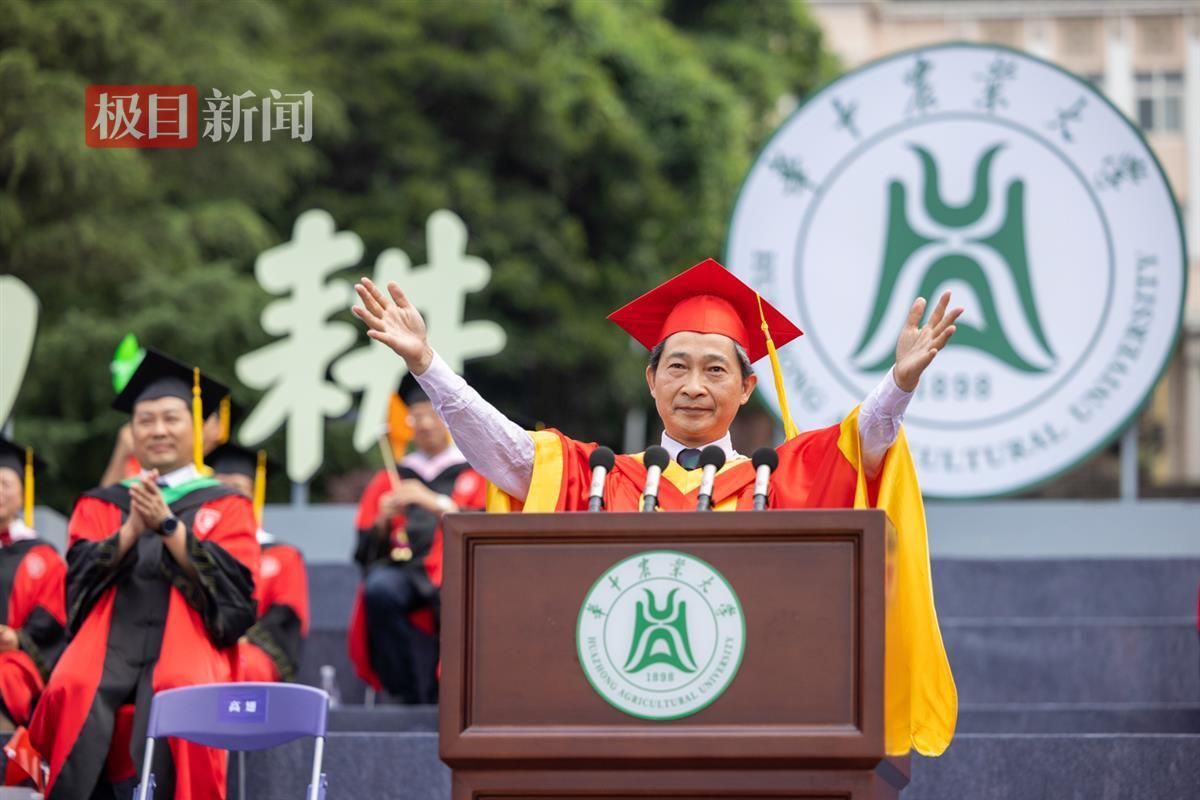 18高翅毕业鼓励（学通社记者 李明城 摄）