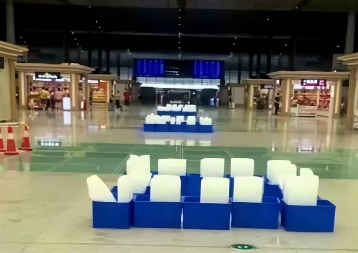 A长沙南站用冰块降温.jpeg