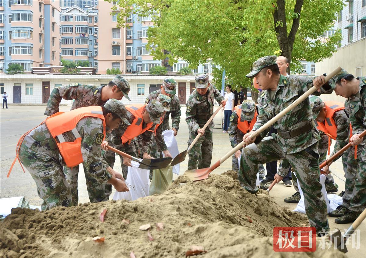 防汛抗洪抢险1.jpg