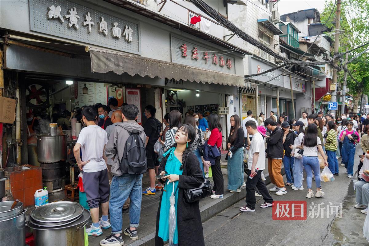 1349657_“特种兵”打卡山海关路美食_2.JPG 1349657_“特种兵”打卡山海关路美食_2.JPG