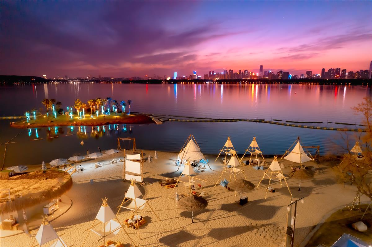 东湖沙滩 拉大图 备选.jpg 东湖沙滩 拉大图 备选.jpg