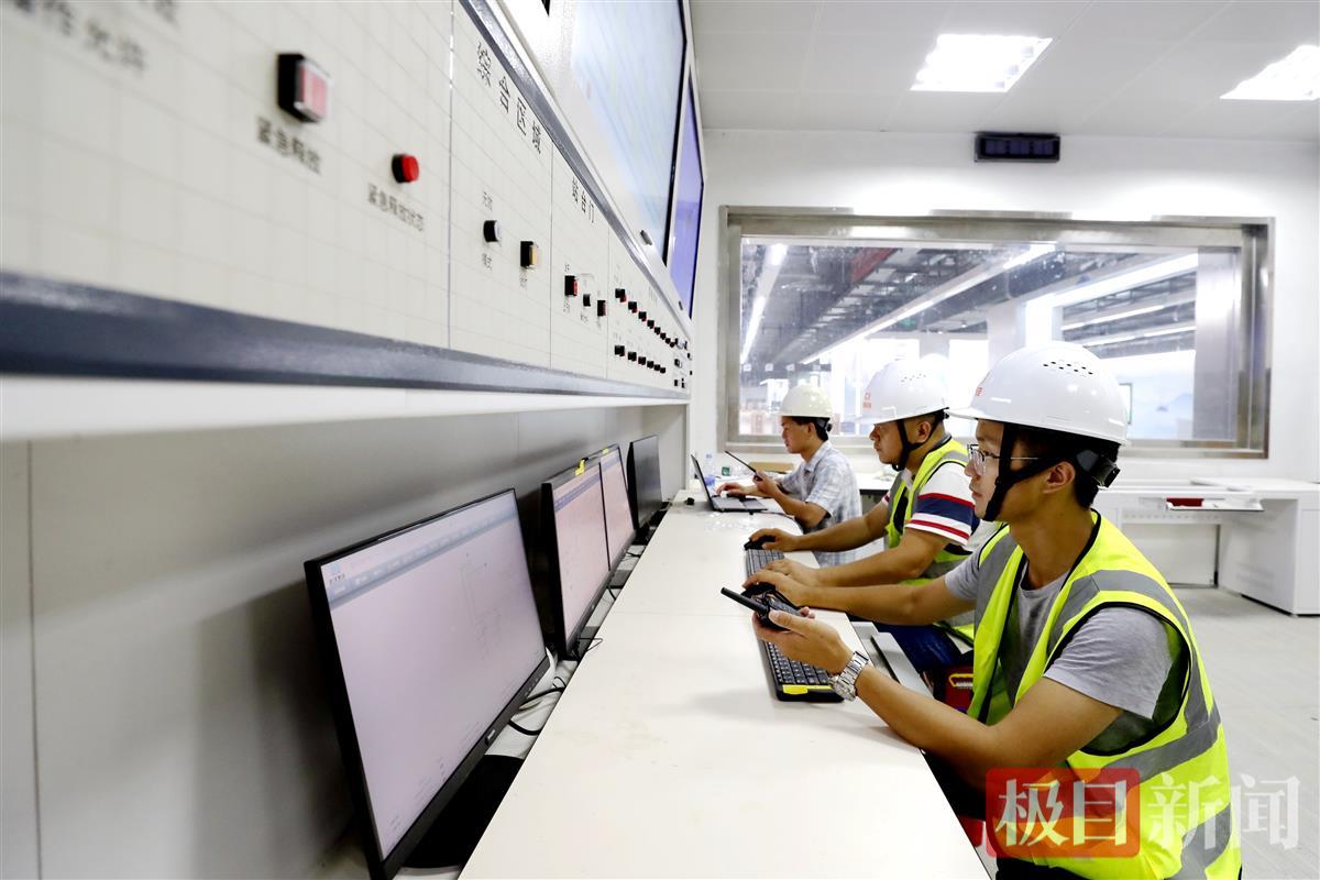 车站综合监控联调。袁永华 摄.JPG