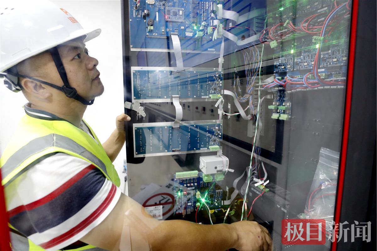 设备联调。袁永华 摄.JPG