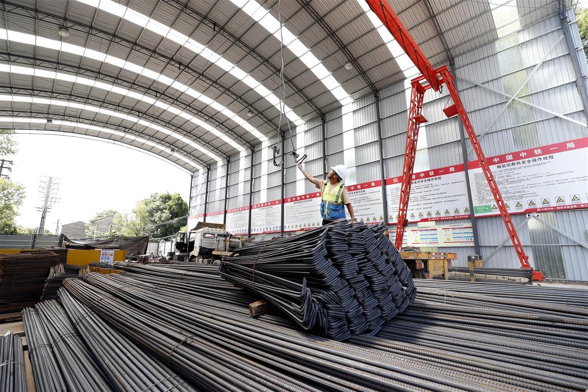 钢筋“工厂化”加工。袁永华 摄.JPG