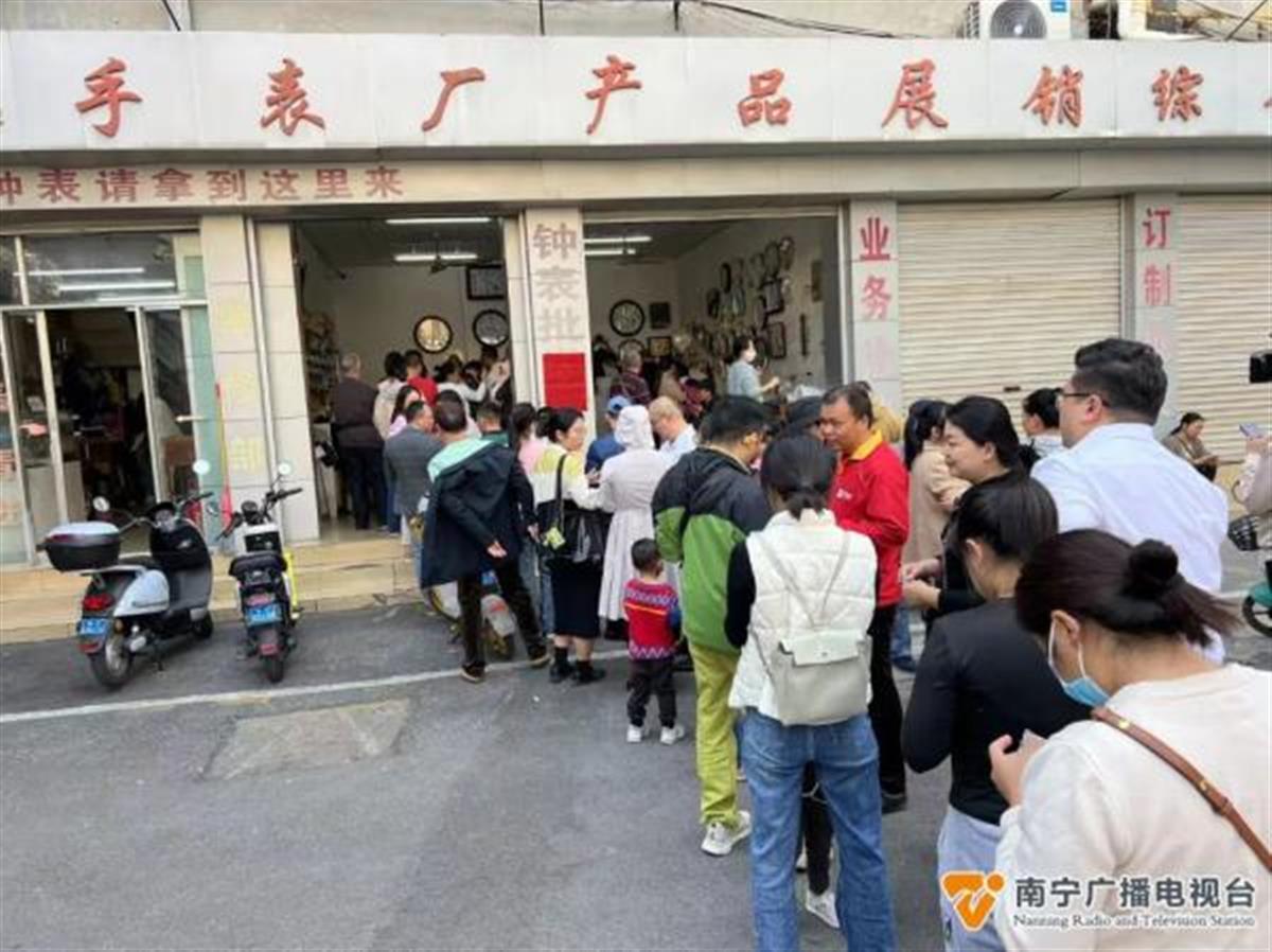 A南宁“桂花表”一表难求.jpg A南宁“桂花表”一表难求.jpg