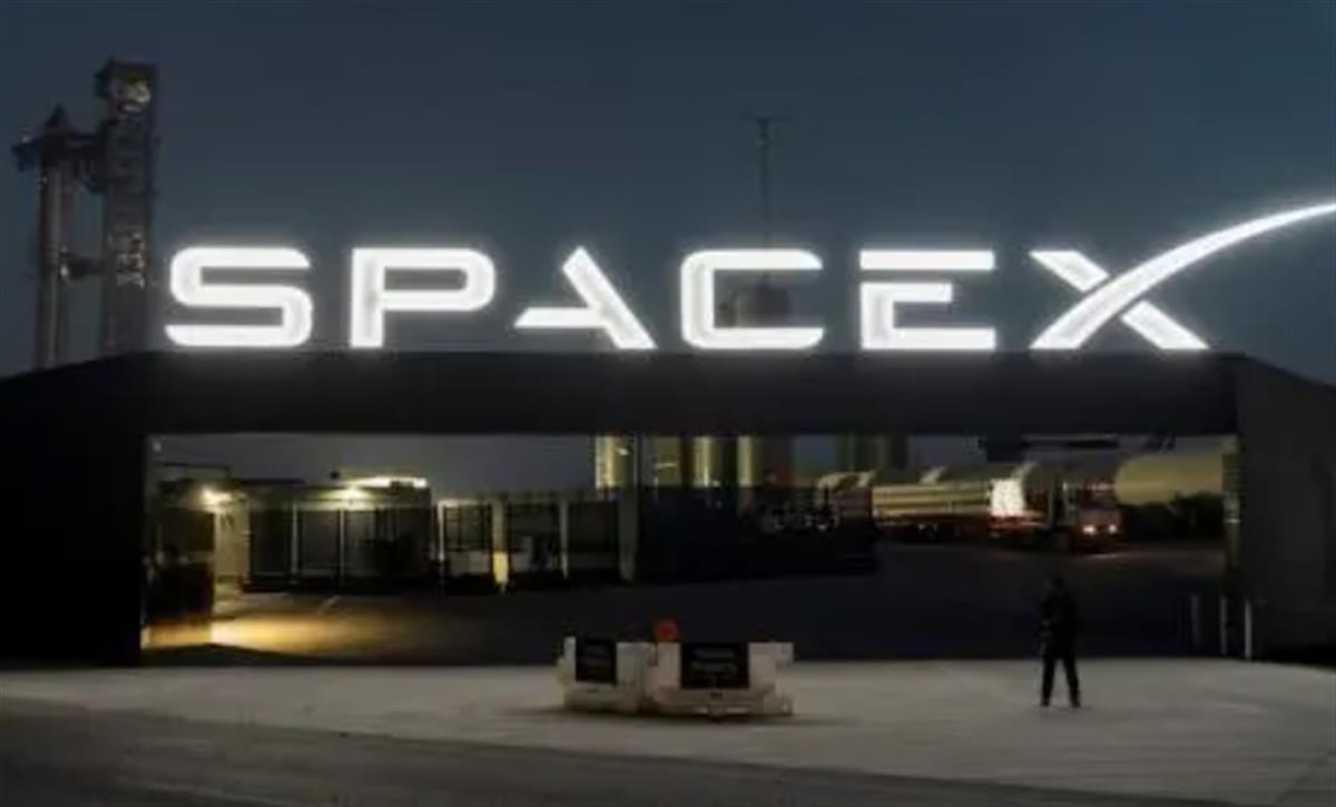 知情人士雷火电竞称SpaceX正在为美国情报机构建设间谍卫星网络7年前就被曝开始涉足军事(图1)