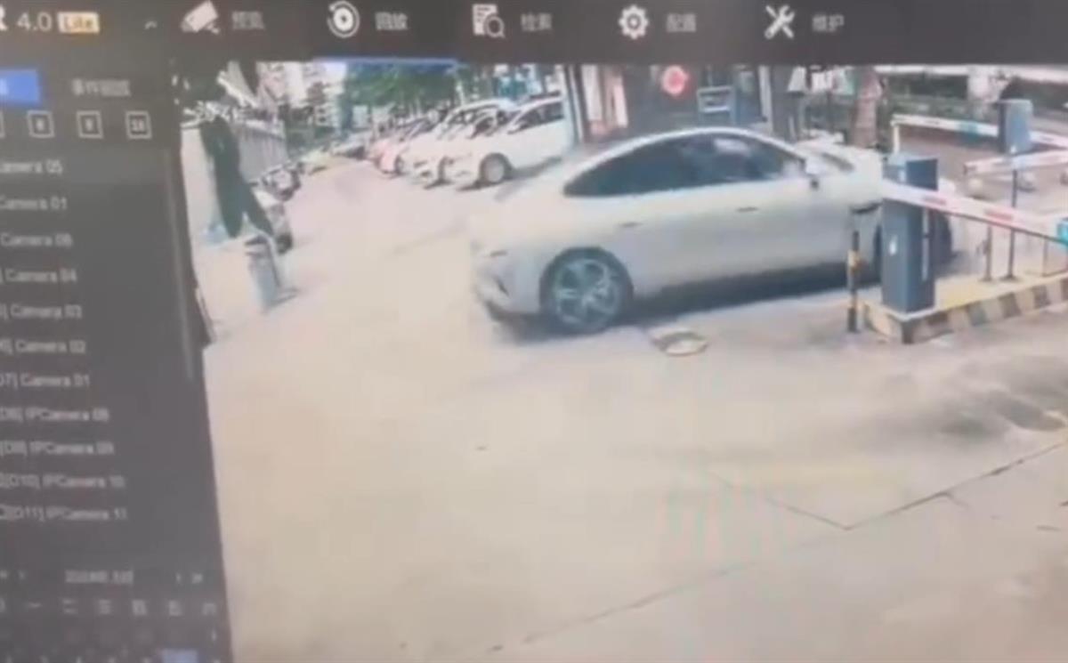 ?？谛∶邹I車1死3傷事故系司機(jī)操作不當(dāng)所致，警方：司機(jī)被依法刑拘