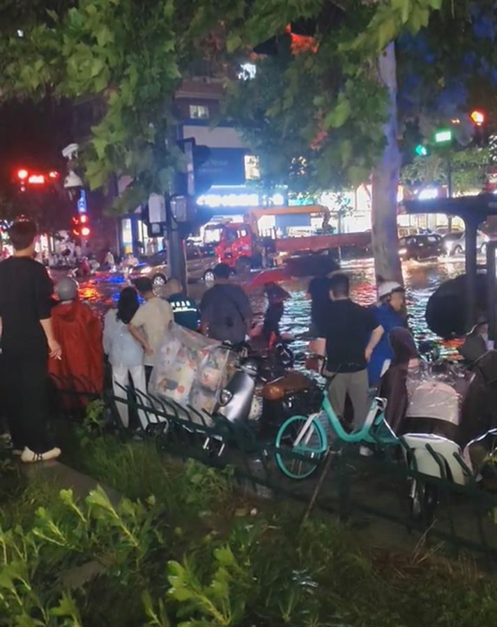 急救现场 来源：视频截图.jpg