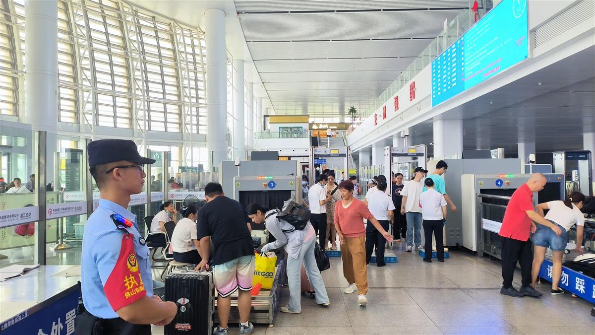 台风“摩羯”来袭，湛江铁警全力以赴保平安