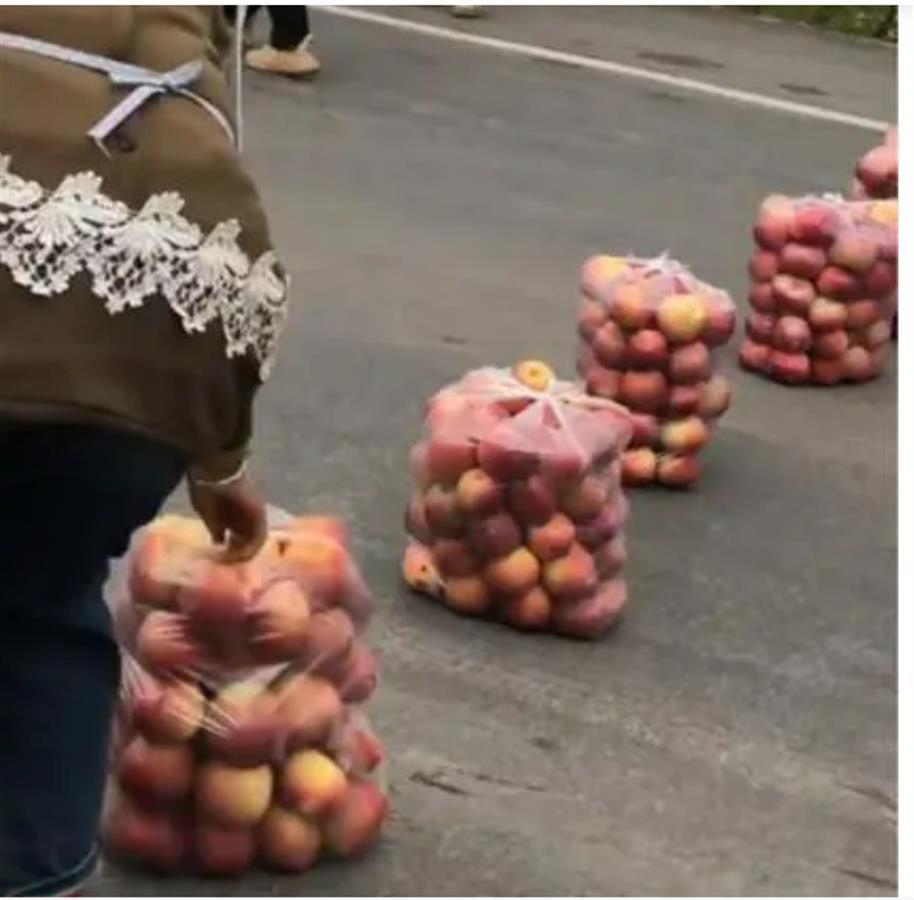 A果农把苹果摆成一排阻路2.png A果农把苹果摆成一排阻路2.png