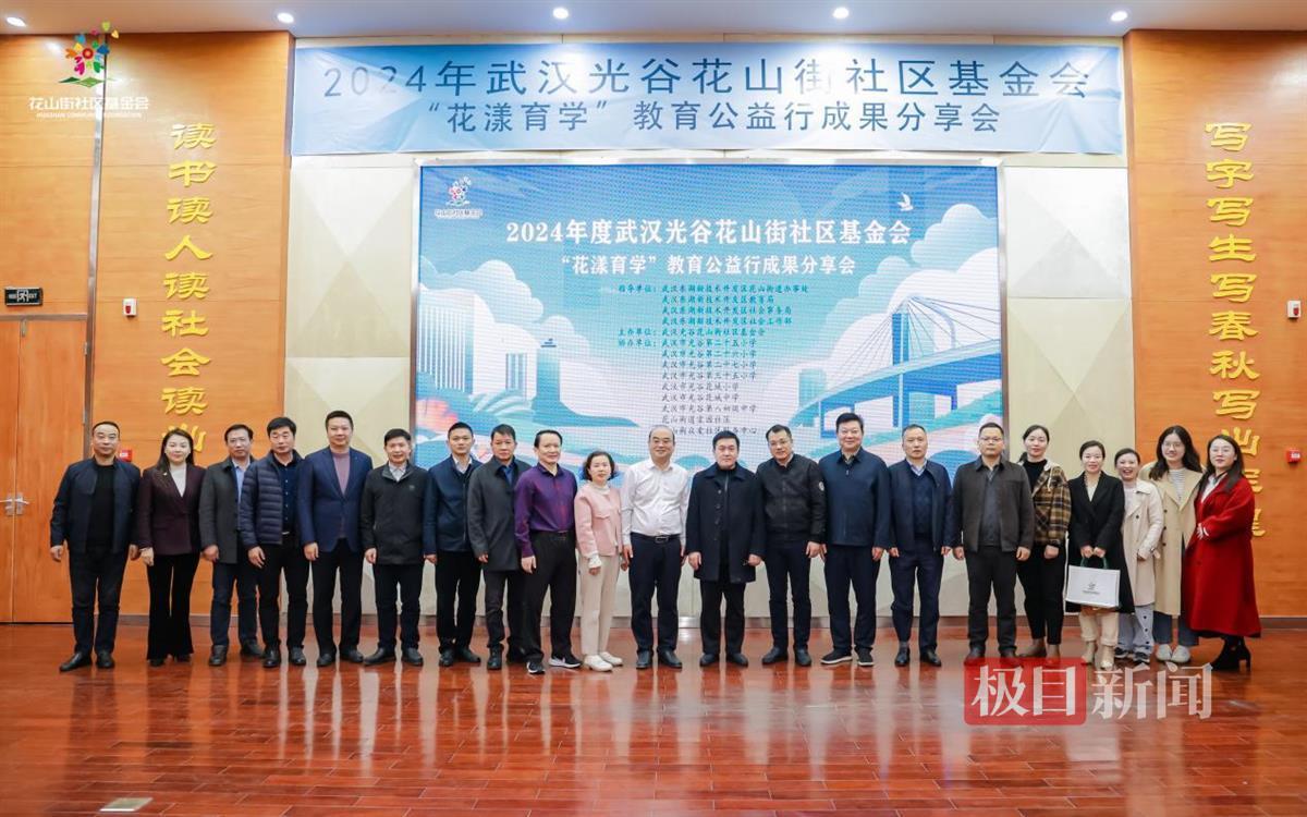 活动合影.jpg 活动合影.jpg