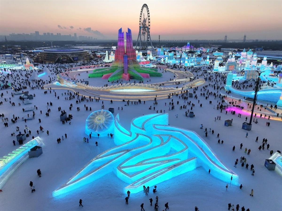 冰雪大世界园区内第九届亚冬会会徽冰建.jpg