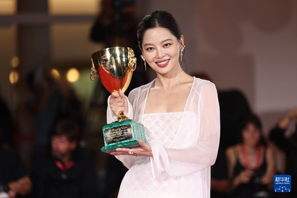 秦岚祝福辛芷蕾获影后：蕾蕾得影后了，真骄傲啊