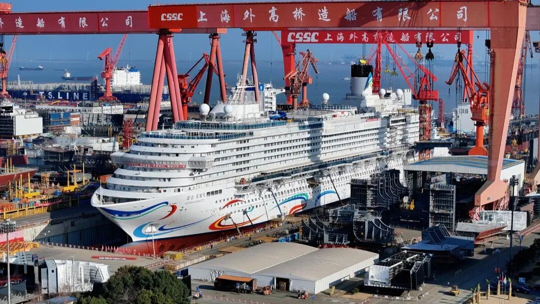 第二艘国产大型邮轮“爱达·花城号”计划3月中旬完成出坞，年底交付，以岭南文化为主题，总吨位14.19万吨