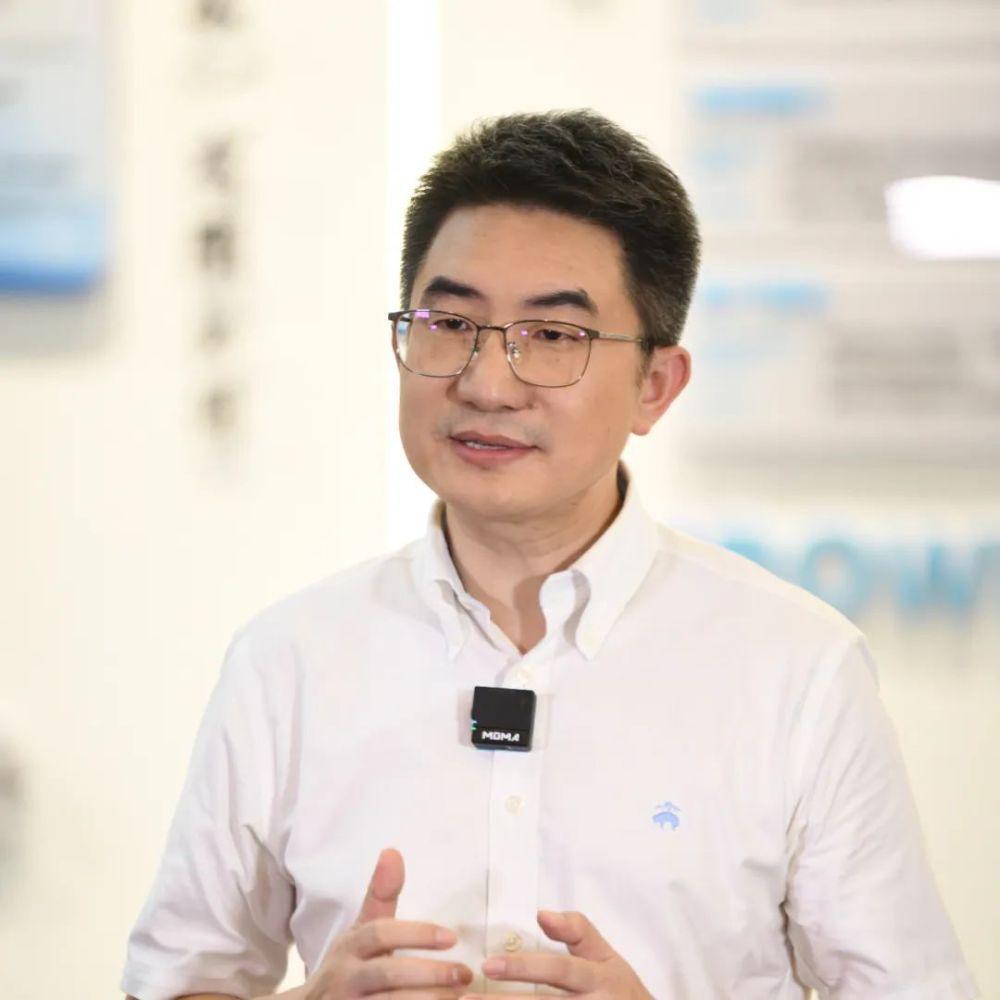 武汉纵横天地空间信息技术有限公司董事长陈磊作报告。