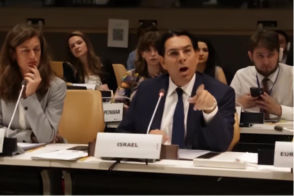 联合国会议上爆发激烈争吵，以色列代表咆哮：闭嘴，你个联合国的打工仔，给我出去；联合国官员拍桌怒斥：禁止人身攻击