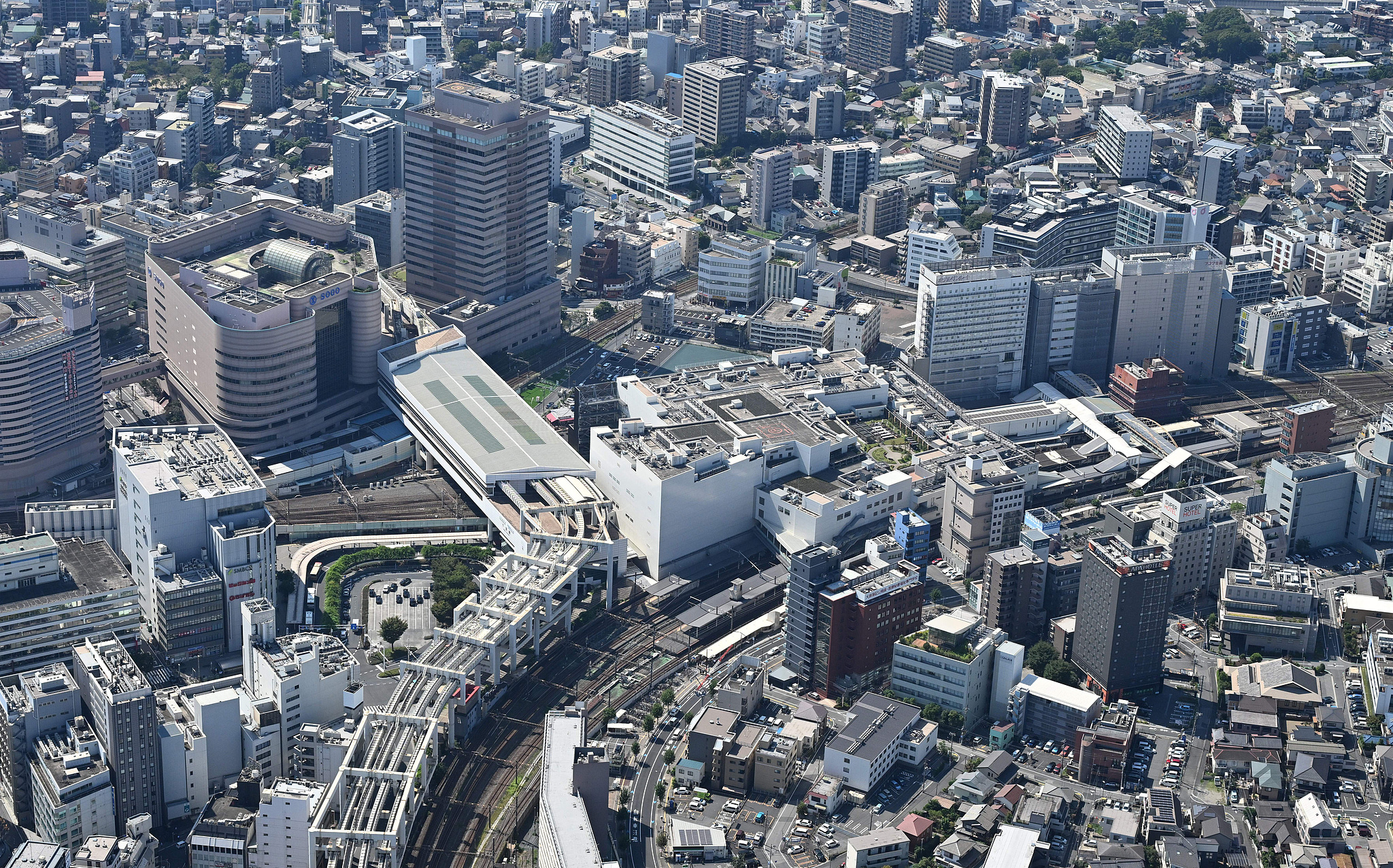 日本千叶县发生多车连环相撞事故，多人紧急送医救治