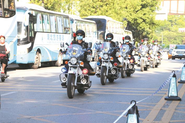 快反小分队开展街面巡逻防控