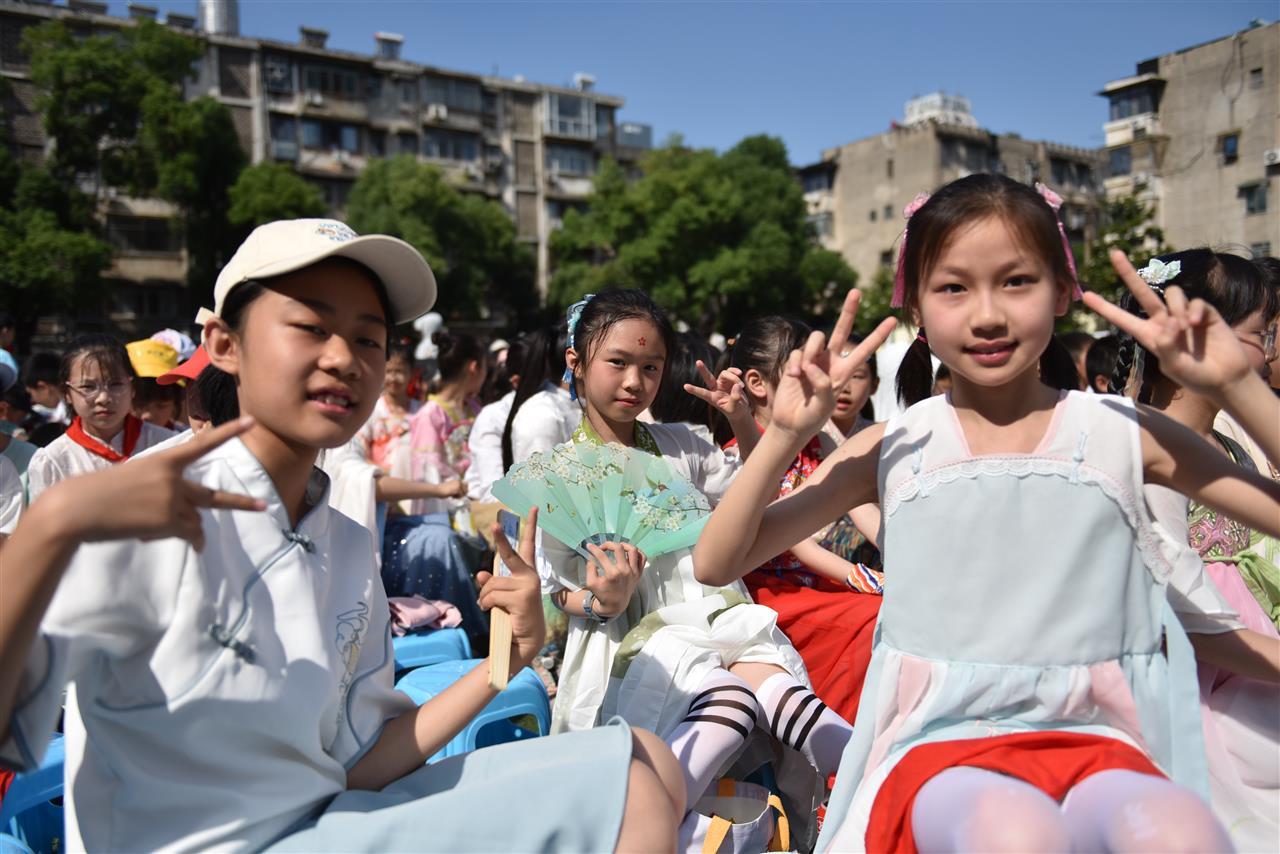水二小 学生群像2.JPG