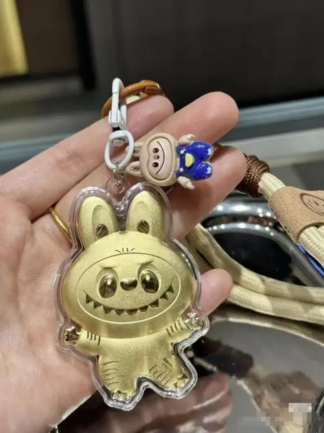 深圳水贝黄金出现黄金版Labubu？商家：只是相似，克重小，仅需几百元