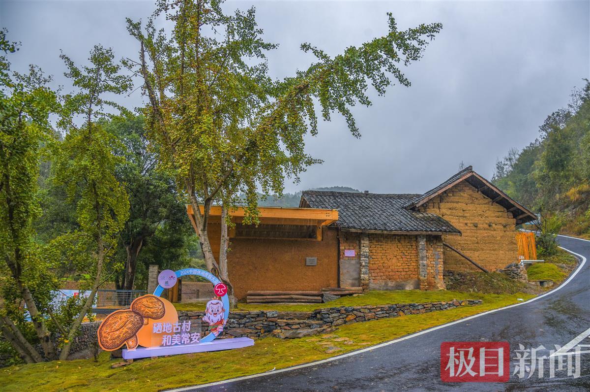 10月17日，随州市随县冬青泉畔景观。（极目新闻记者 黄志刚 摄）.jpg