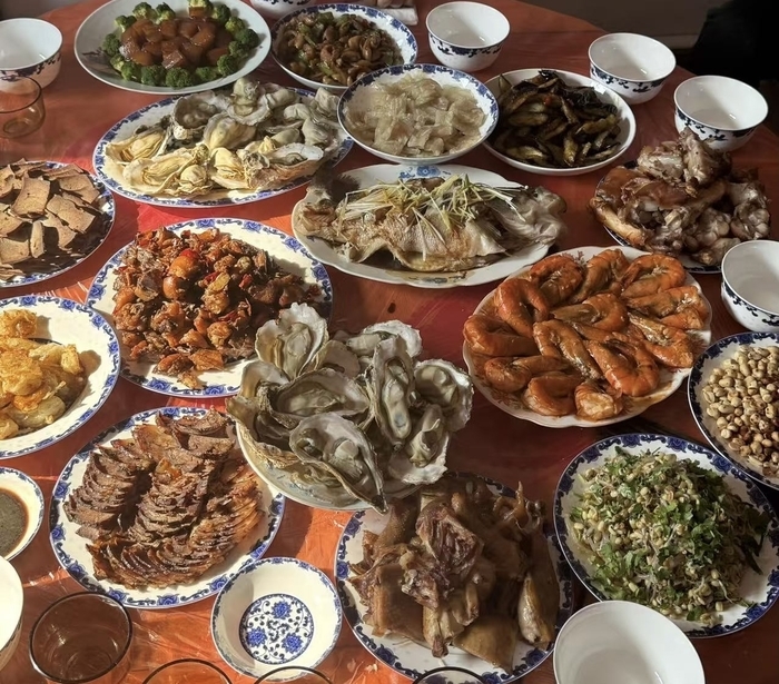 清华硕士拿到“热乎”的蓝翔毕业证，回家承包了春节餐桌