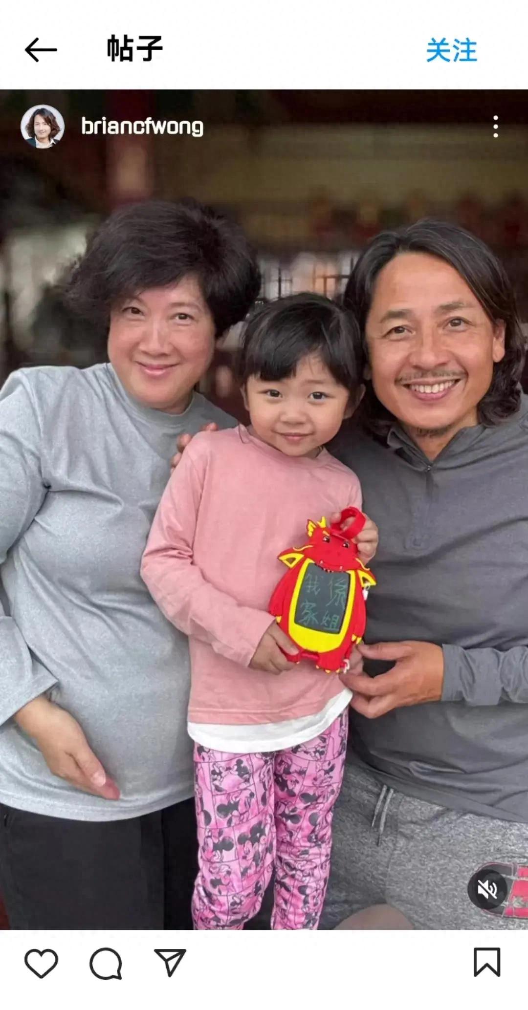 黄泽锋夫妇回应58岁怀二胎：喜欢大家庭，高龄产妇只是一个名称